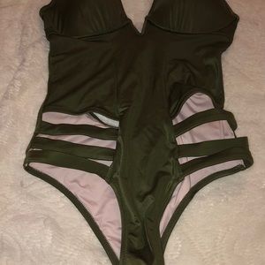 SHADE & SHORE ONE-PIECE GREEN SIZE 32B